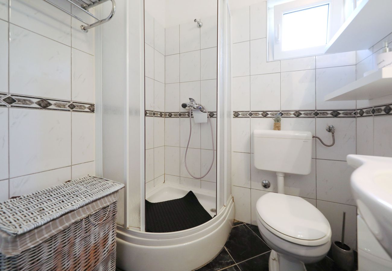 Ferienwohnung in Maslenica -  Ferienwohnung Laura 2 direkt am Meer