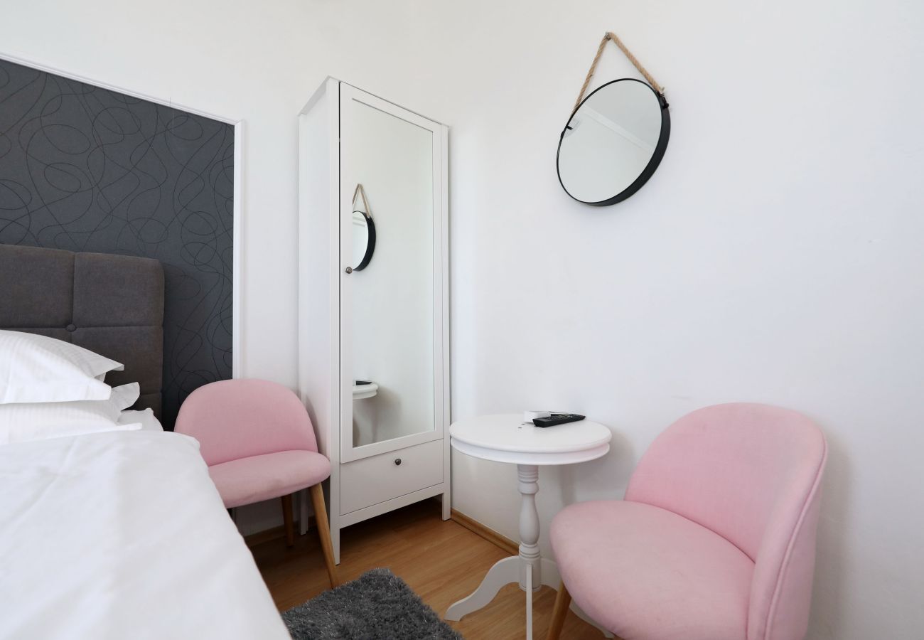 Ferienwohnung in Maslenica -  Ferienwohnung Laura 2 direkt am Meer