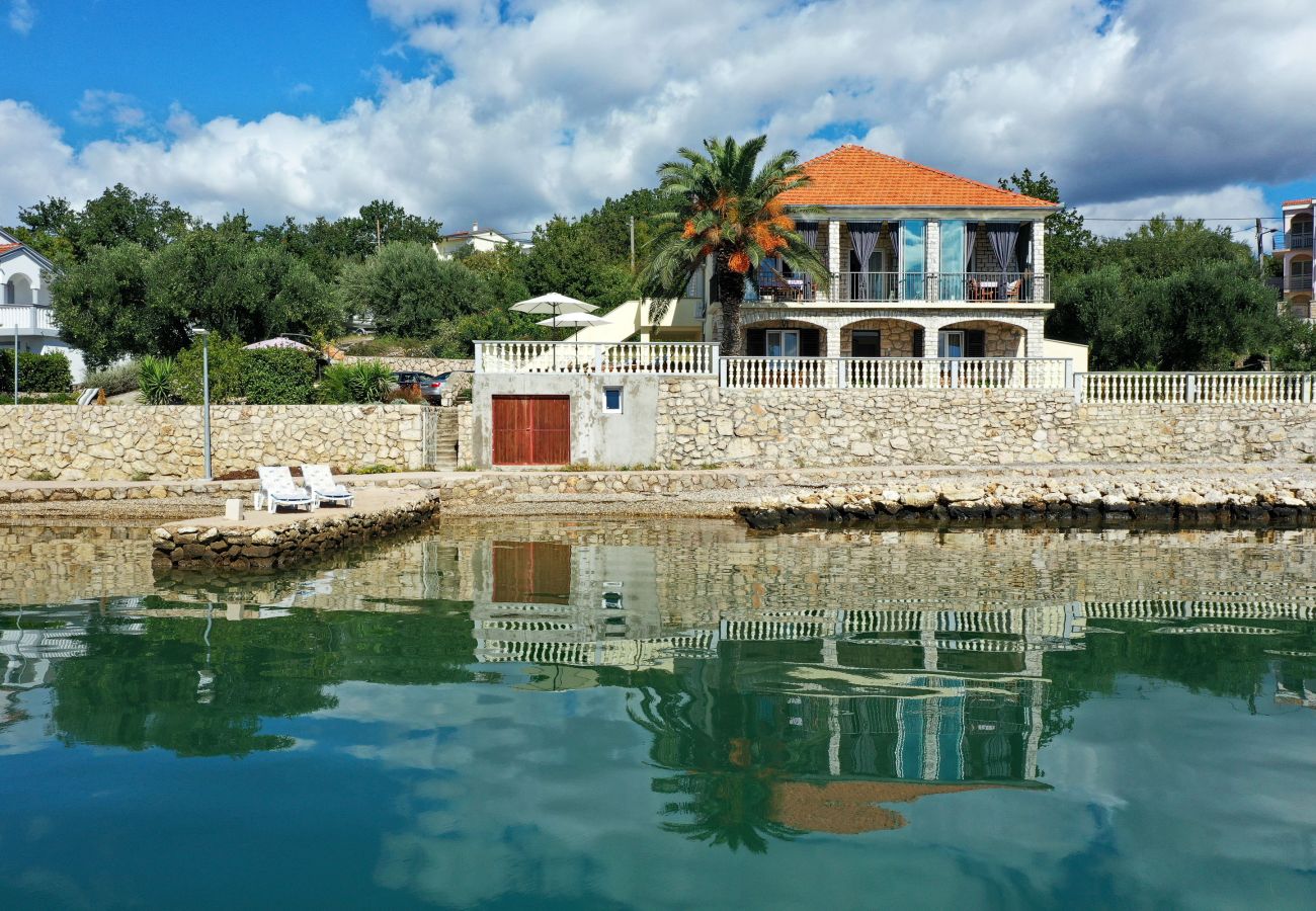 Ferienwohnung in Maslenica -  Ferienwohnung Laura 2 direkt am Meer