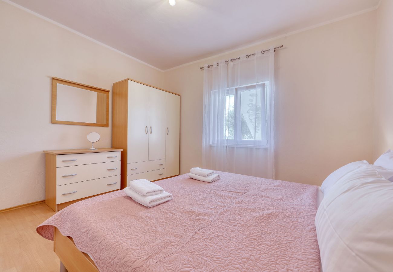 Ferienwohnung in Maslenica - Ferienwohnung Laura 3 direkt am Meer