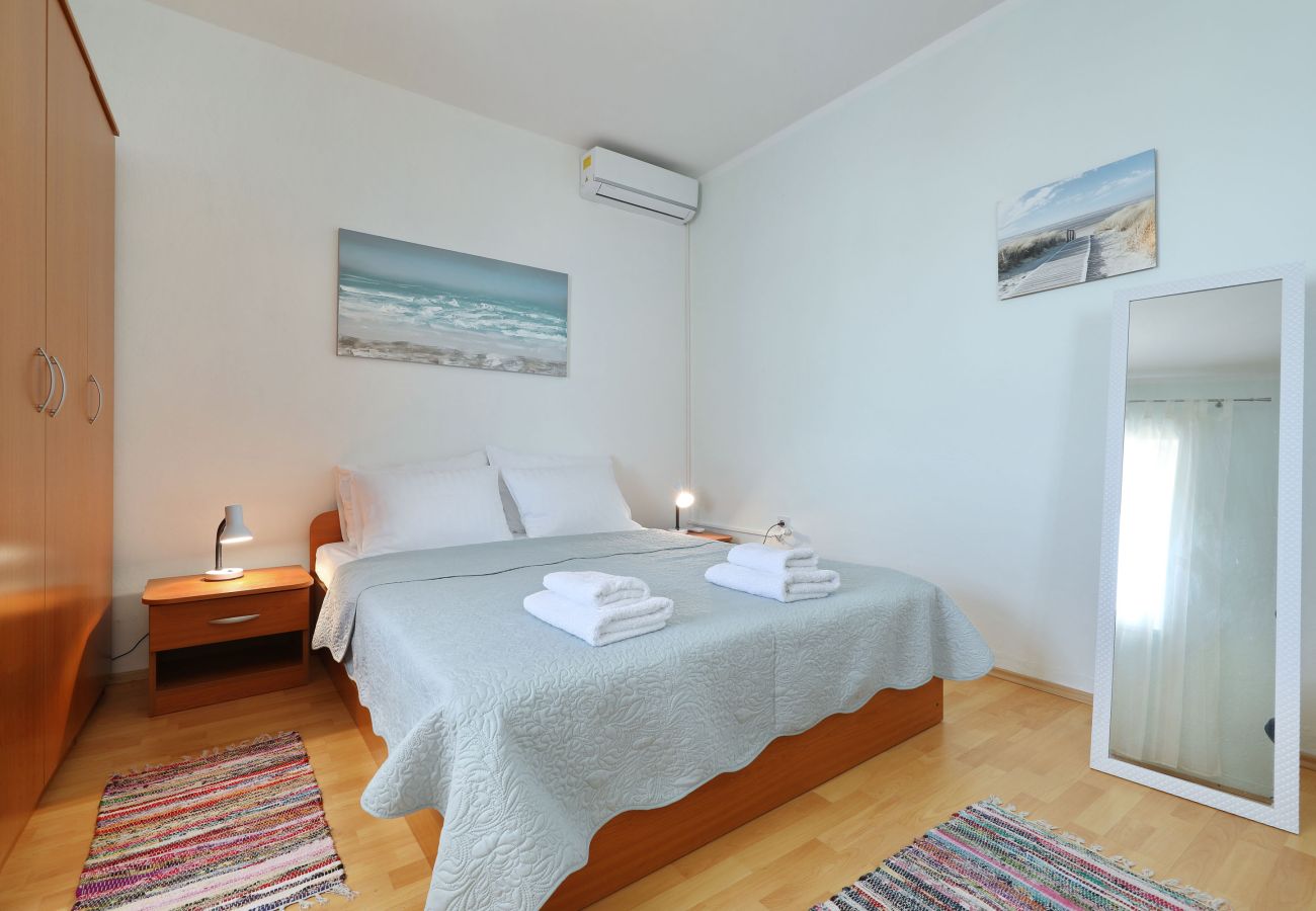 Ferienwohnung in Maslenica - Ferienwohnung Laura 3 direkt am Meer