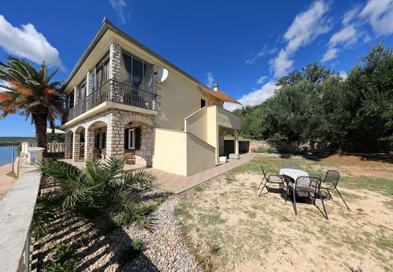 Ferienwohnung in Maslenica - Ferienwohnung Laura 3 direkt am Meer