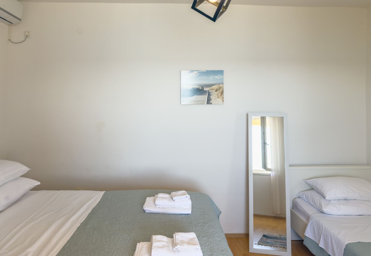 Ferienwohnung in Maslenica - Ferienwohnung Laura 3 direkt am Meer
