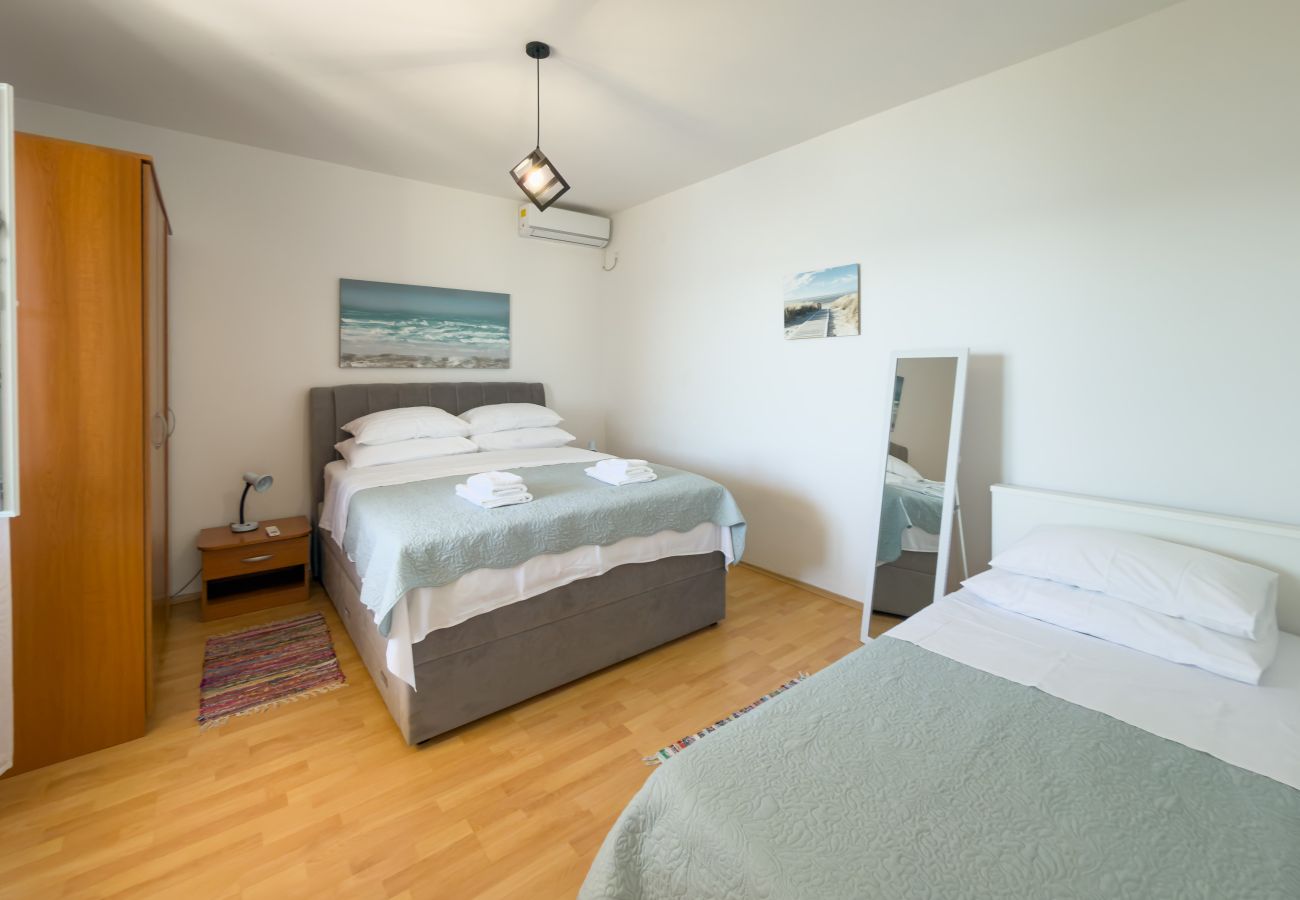 Ferienwohnung in Maslenica - Ferienwohnung Laura 3 direkt am Meer