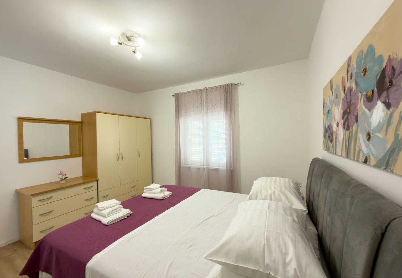 Ferienwohnung in Maslenica - Ferienwohnung Laura 3 direkt am Meer