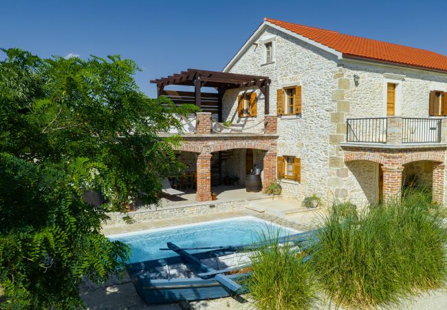 Villa in Nin - Villa Steinhaus Gland mit Pool