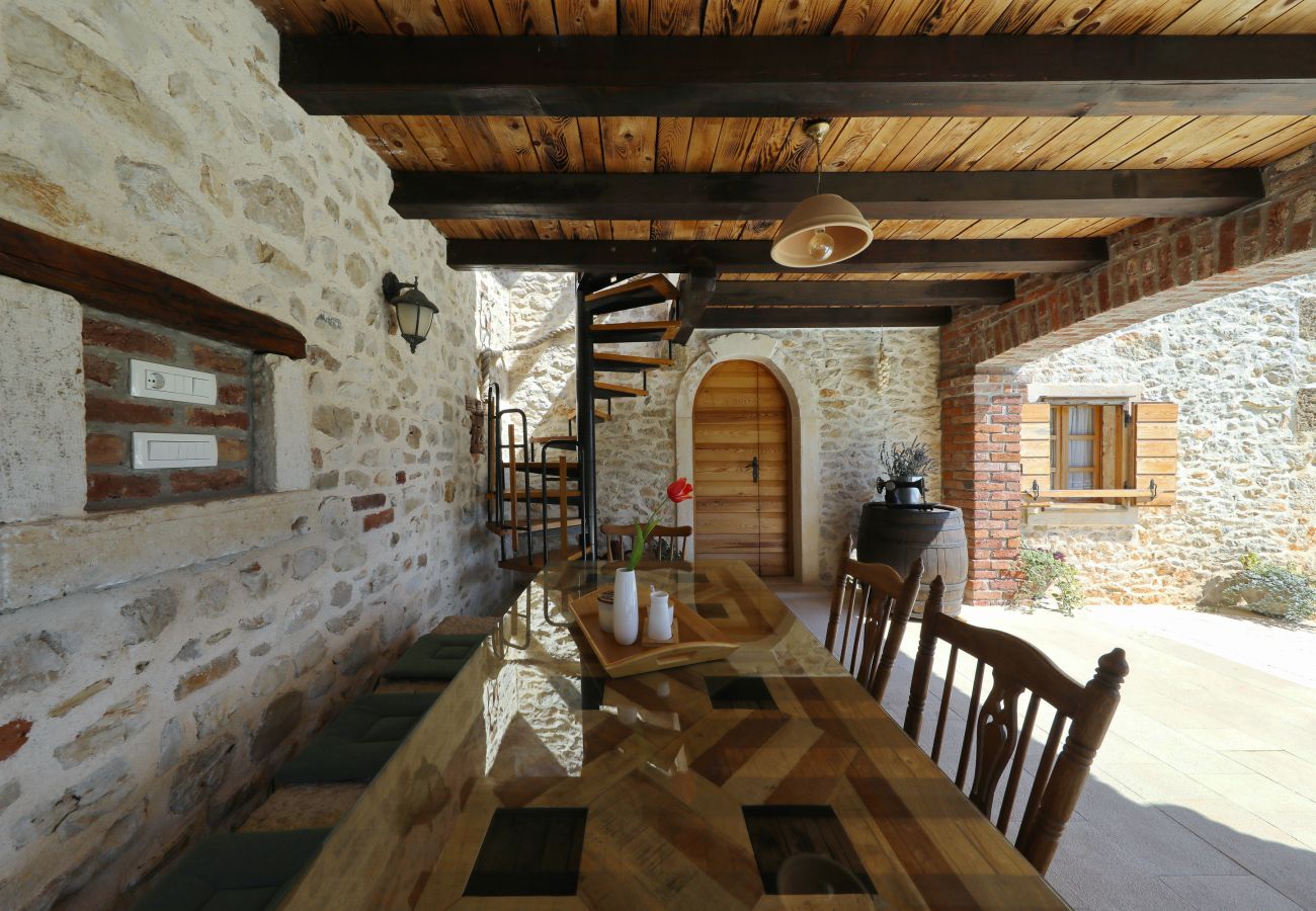 Villa in Nin - Villa Steinhaus Gland mit Pool