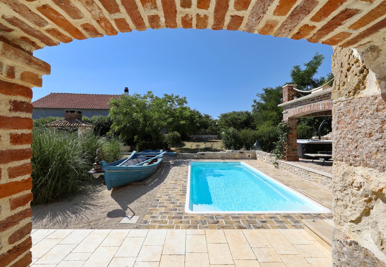 Villa in Nin - Villa Steinhaus Gland mit Pool