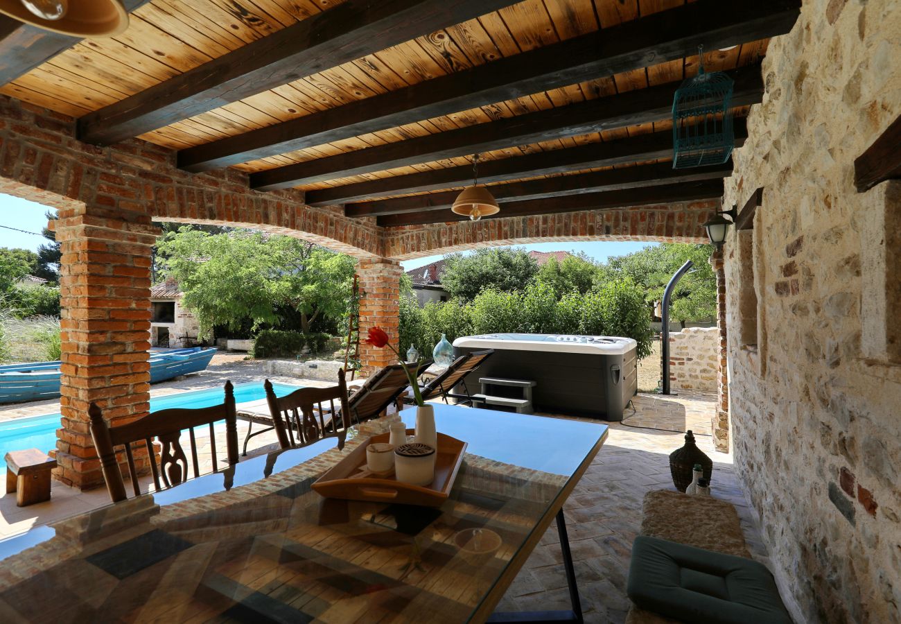 Villa in Nin - Villa Steinhaus Gland mit Pool