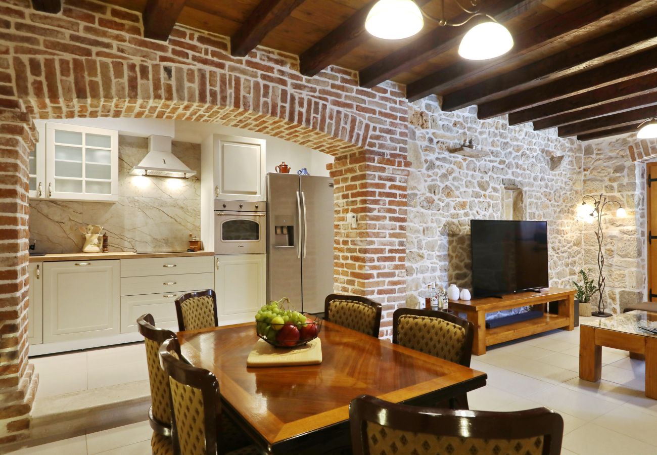 Villa in Nin - Villa Steinhaus Gland mit Pool