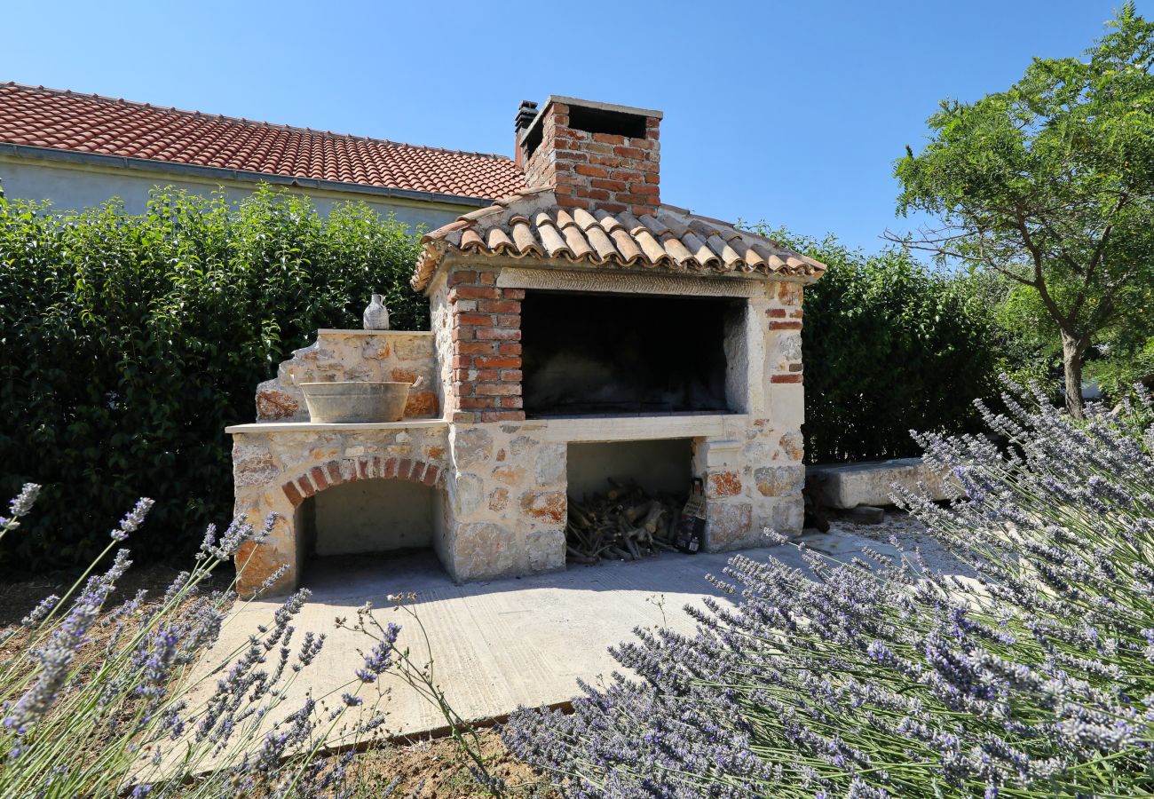 Villa in Nin - Villa Steinhaus Gland mit Pool