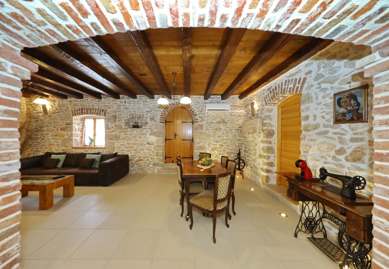 Villa in Nin - Villa Steinhaus Gland mit Pool