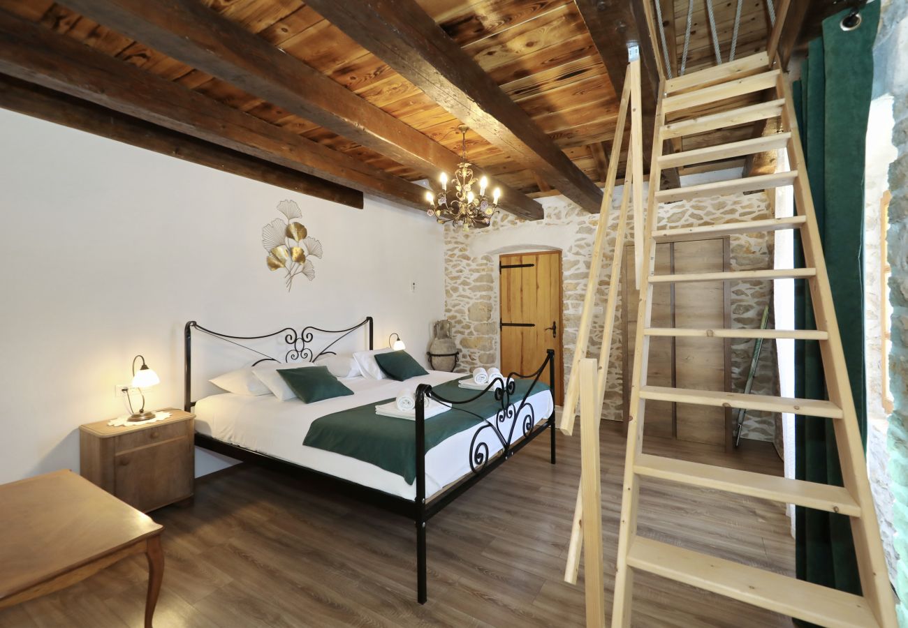 Villa in Nin - Villa Steinhaus Gland mit Pool