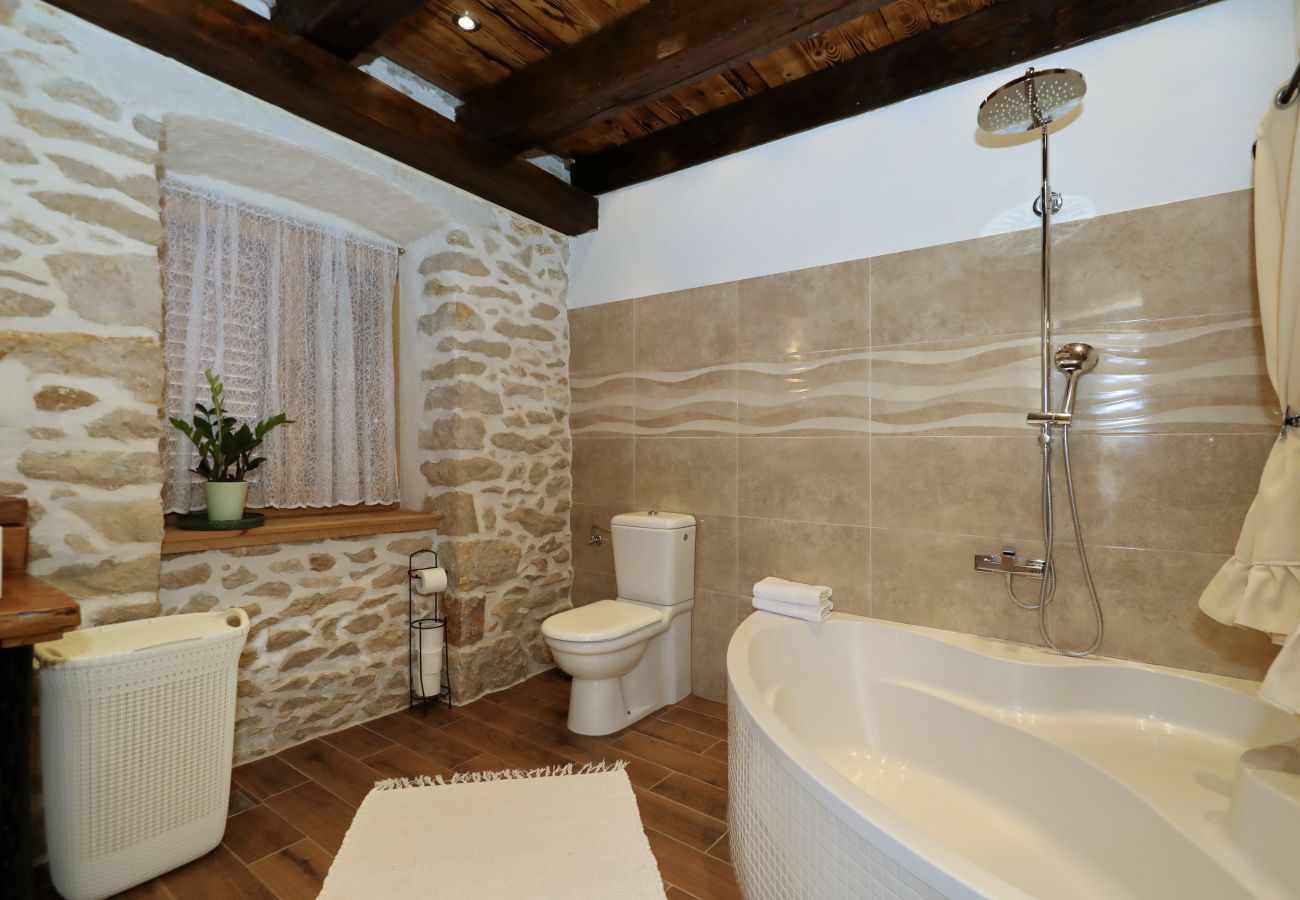Villa in Nin - Villa Steinhaus Gland mit Pool