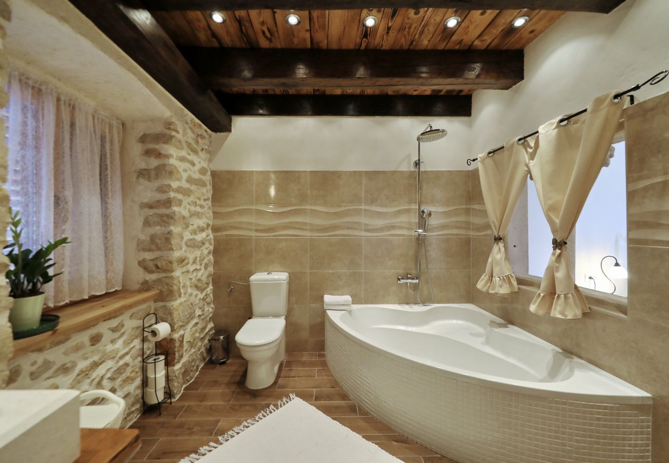 Villa in Nin - Villa Steinhaus Gland mit Pool