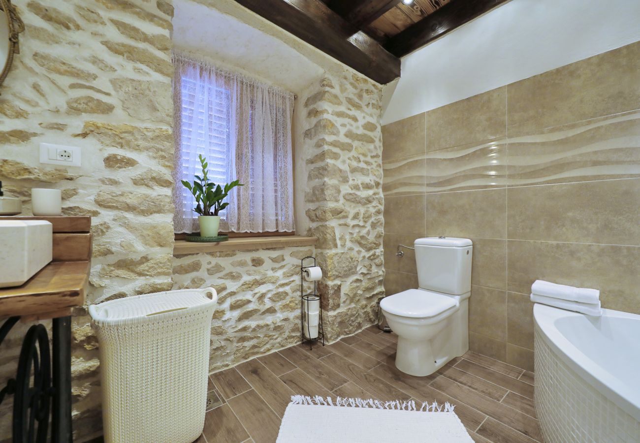 Villa in Nin - Villa Steinhaus Gland mit Pool