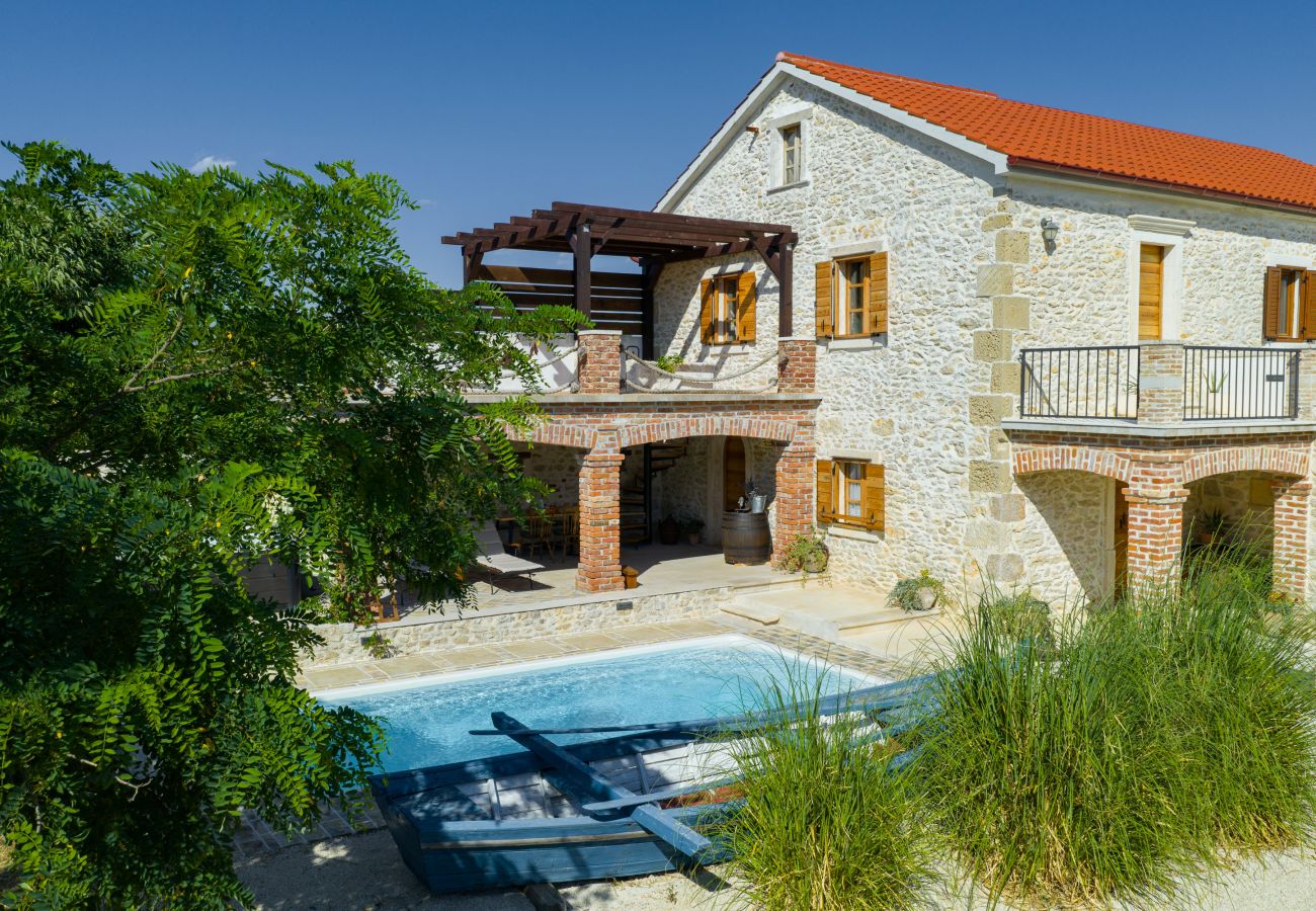 Villa in Nin - Villa Steinhaus Gland mit Pool