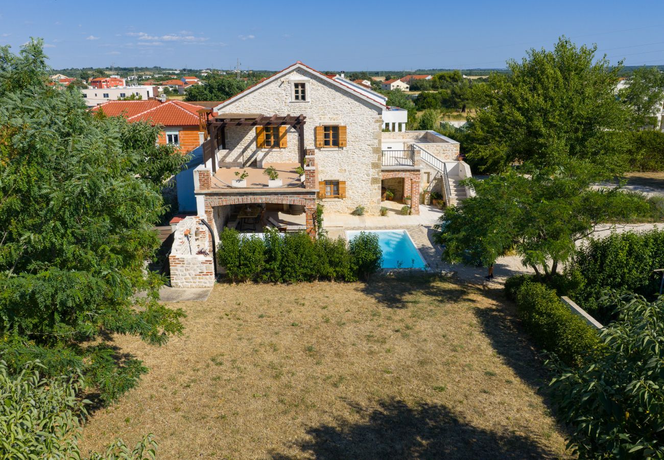 Villa in Nin - Villa Steinhaus Gland mit Pool