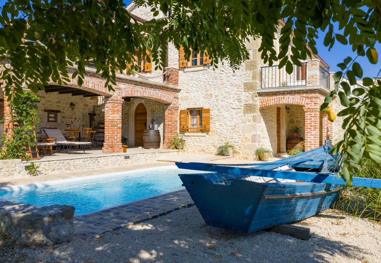 Villa in Nin - Villa Steinhaus Gland mit Pool