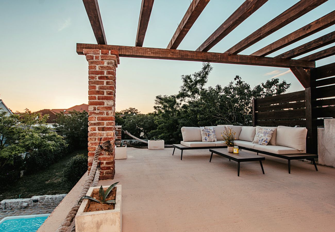 Villa in Nin - Villa Gland mit Pool und Whirlpool