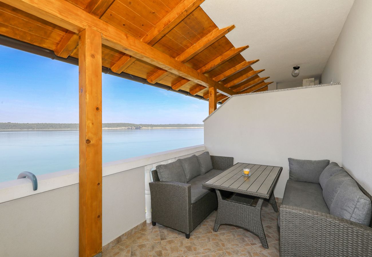 Ferienwohnung in Ljubac - Ferienwohnung Gazic 3 direkt am Meer