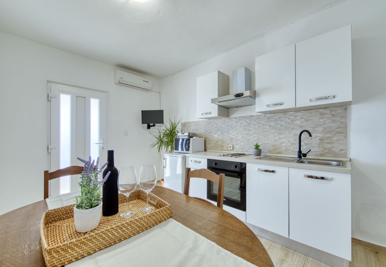 Ferienwohnung in Ljubac - Ferienwohnung Gazic 3 direkt am Meer