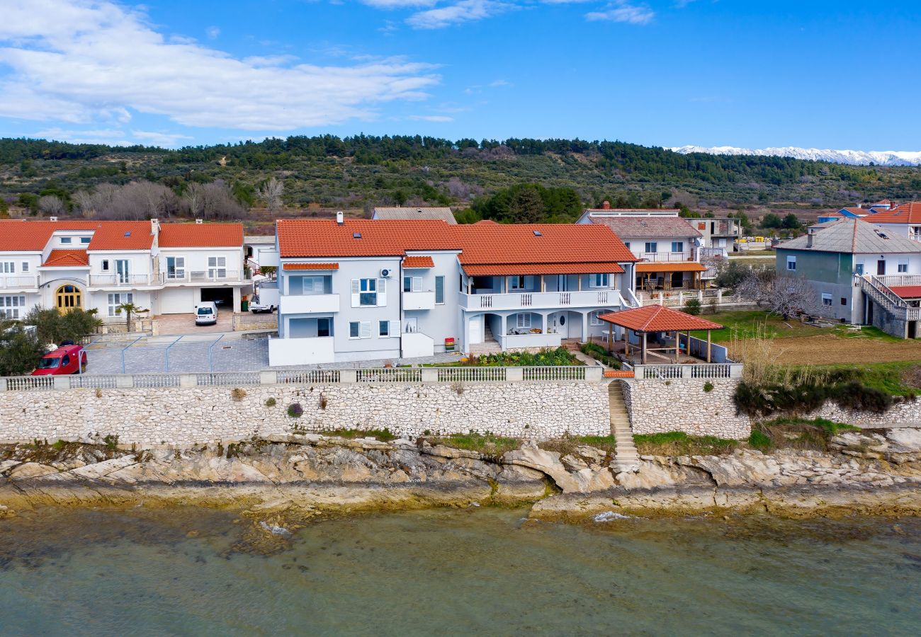 Ferienwohnung in Ljubac - Ferienwohnung Gazic 3 direkt am Meer