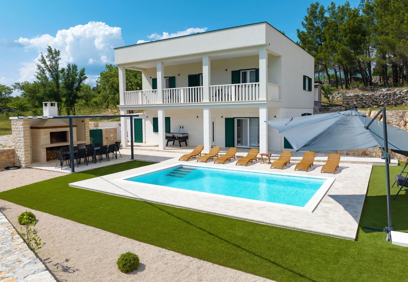 Villa in Kruševo - Villa Zrmanja mit beheiztem Pool