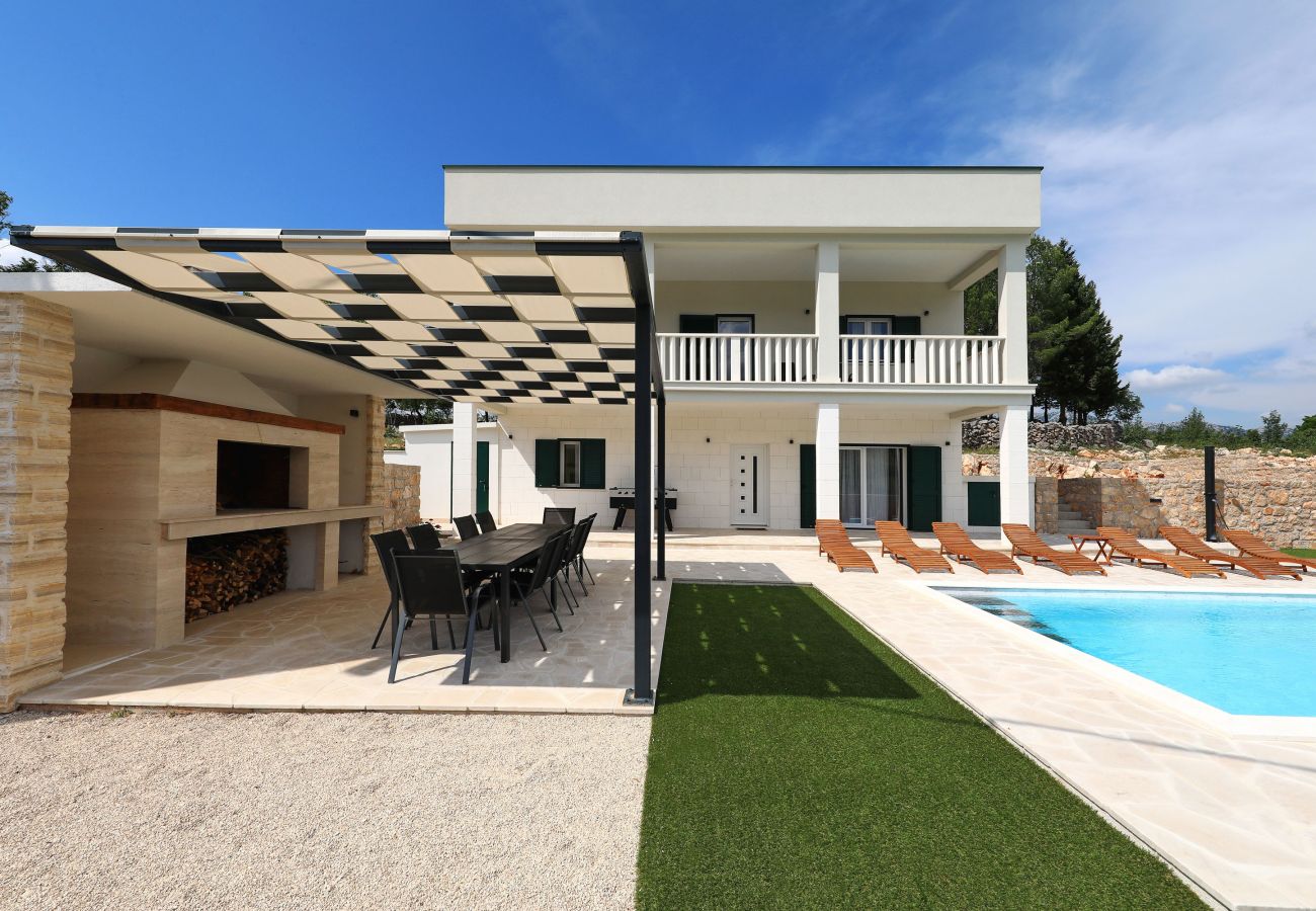 Villa in Kruševo - Villa Zrmanja mit beheiztem Pool
