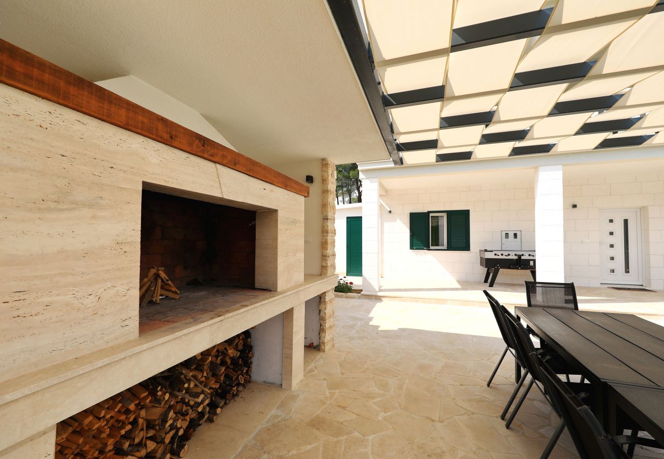 Villa in Kruševo - Villa Zrmanja mit beheiztem Pool
