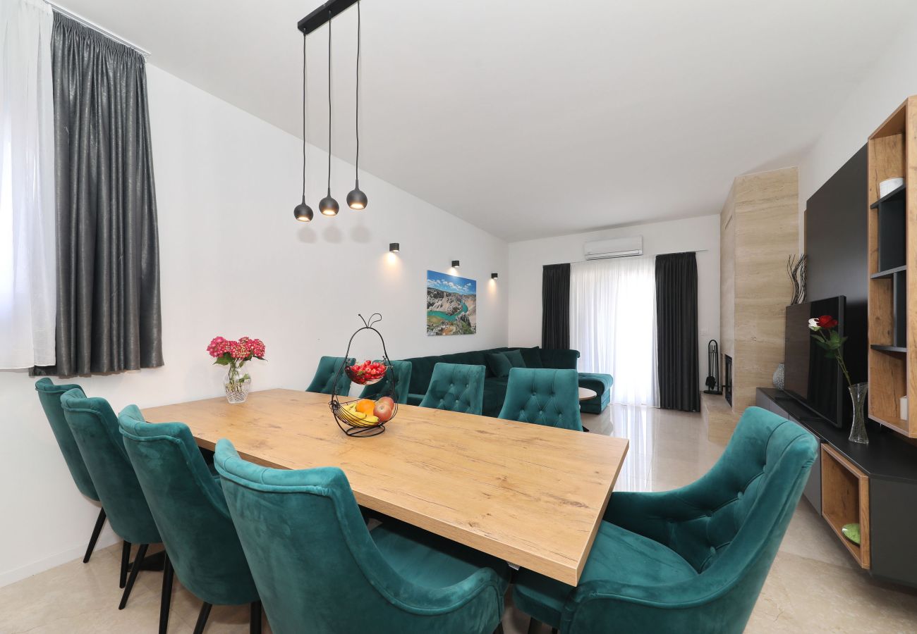 Villa in Kruševo - Villa Zrmanja mit beheiztem Pool