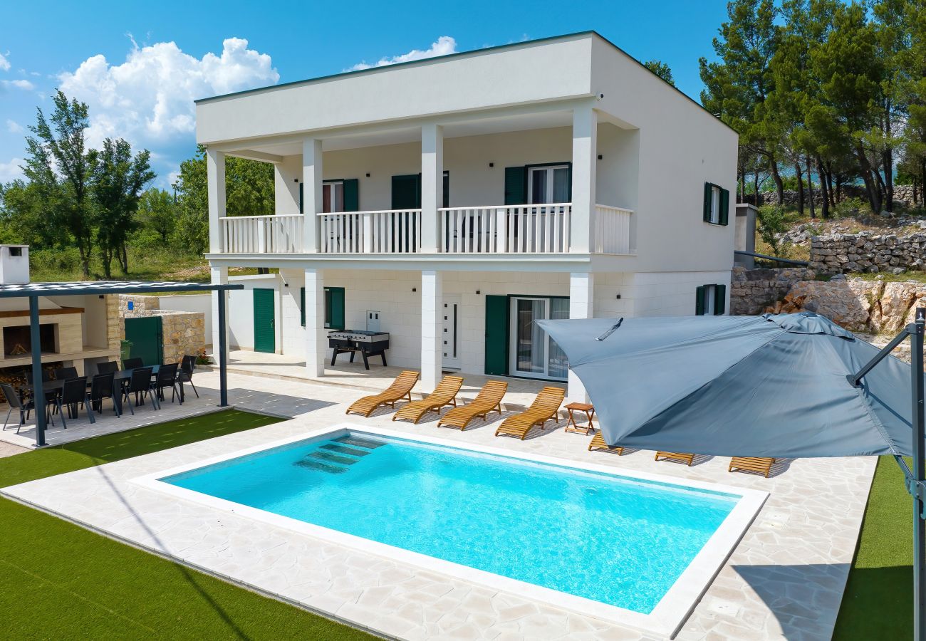 Villa in Kruševo - Villa Zrmanja mit beheiztem Pool