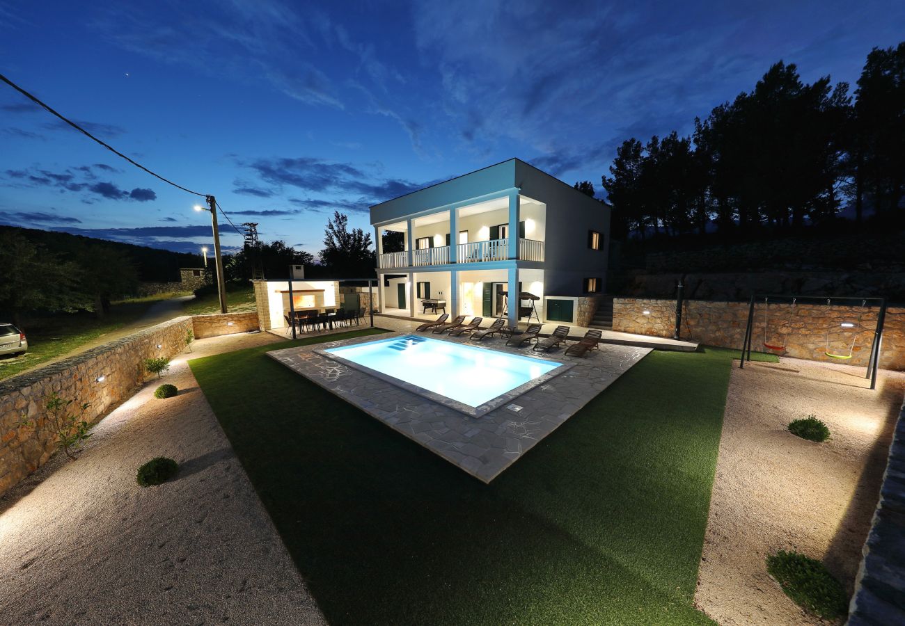 Villa in Kruševo - Villa Zrmanja mit beheiztem Pool