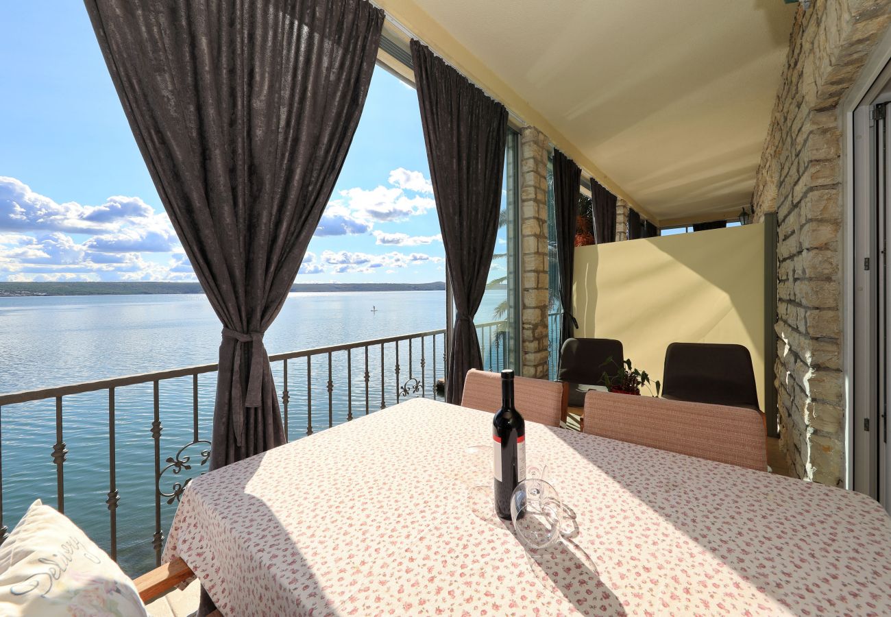 Ferienwohnung in Maslenica - Ferienwohnung Laura 1 direkt am Meer