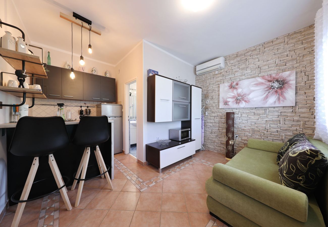 Ferienwohnung in Maslenica - Ferienwohnung Laura 1 direkt am Meer