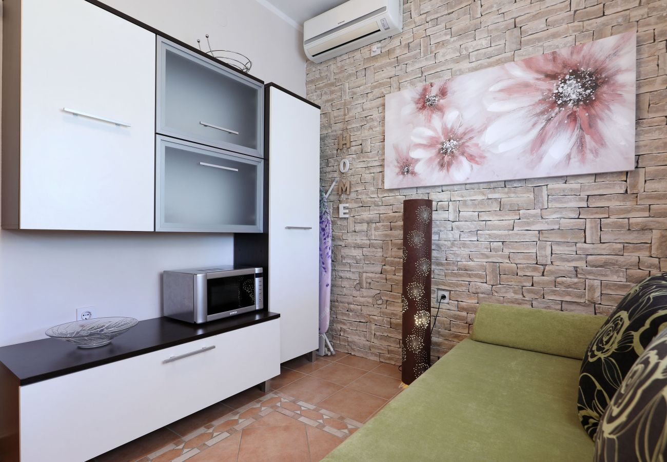 Ferienwohnung in Maslenica - Ferienwohnung Laura 1 direkt am Meer