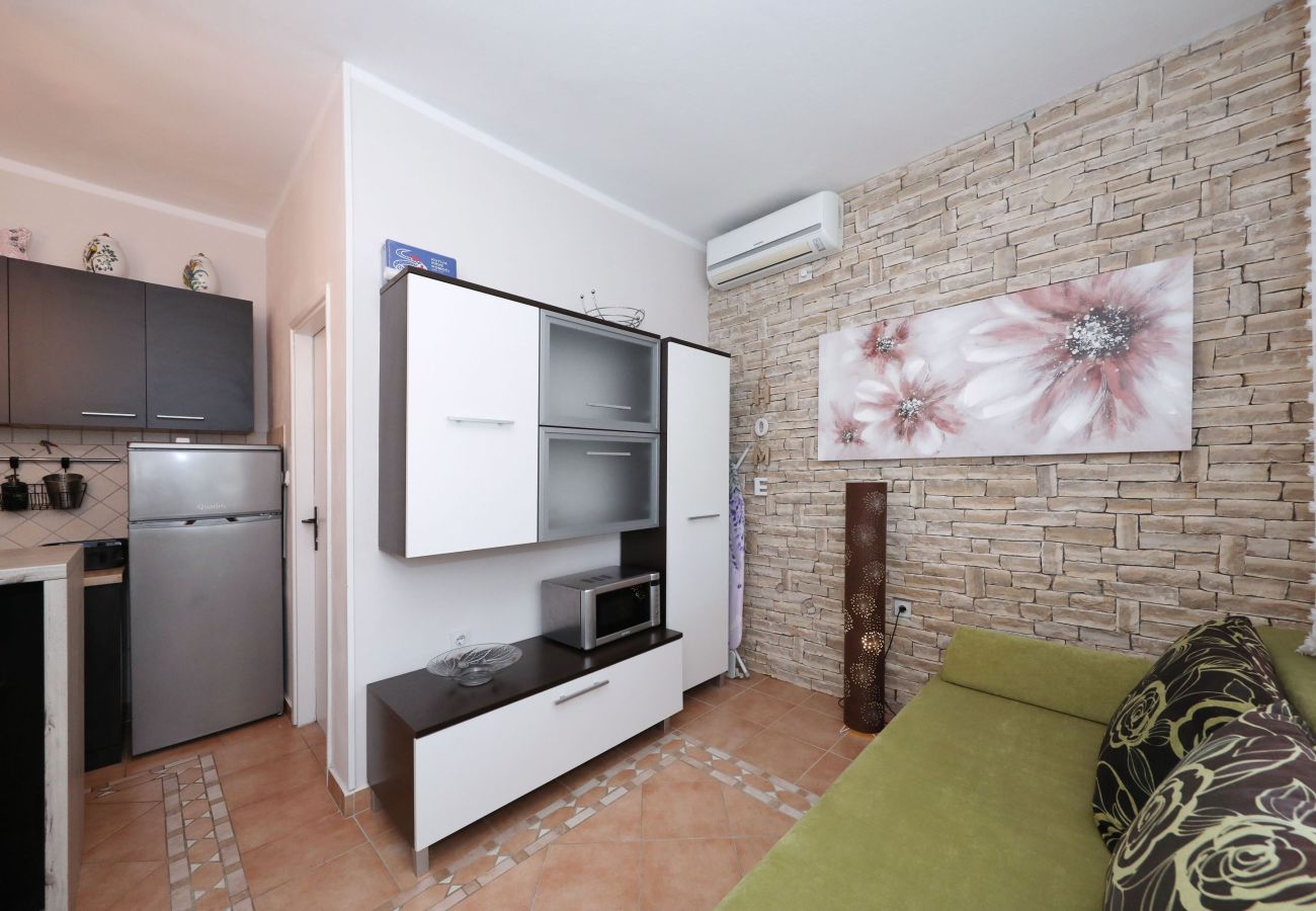 Ferienwohnung in Maslenica - Ferienwohnung Laura 1 direkt am Meer