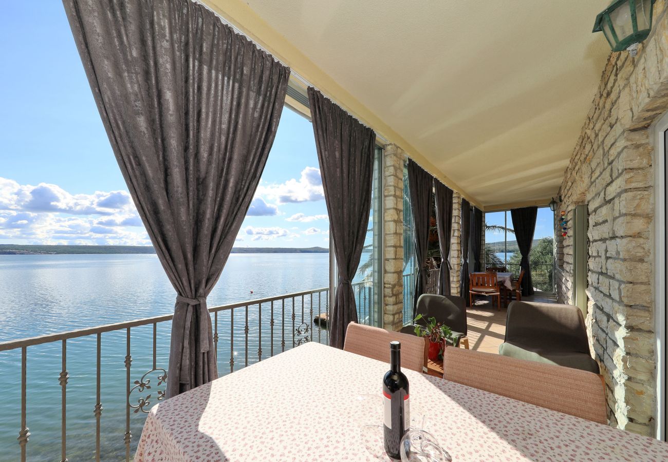Ferienwohnung in Maslenica - Ferienwohnung Laura 1 direkt am Meer