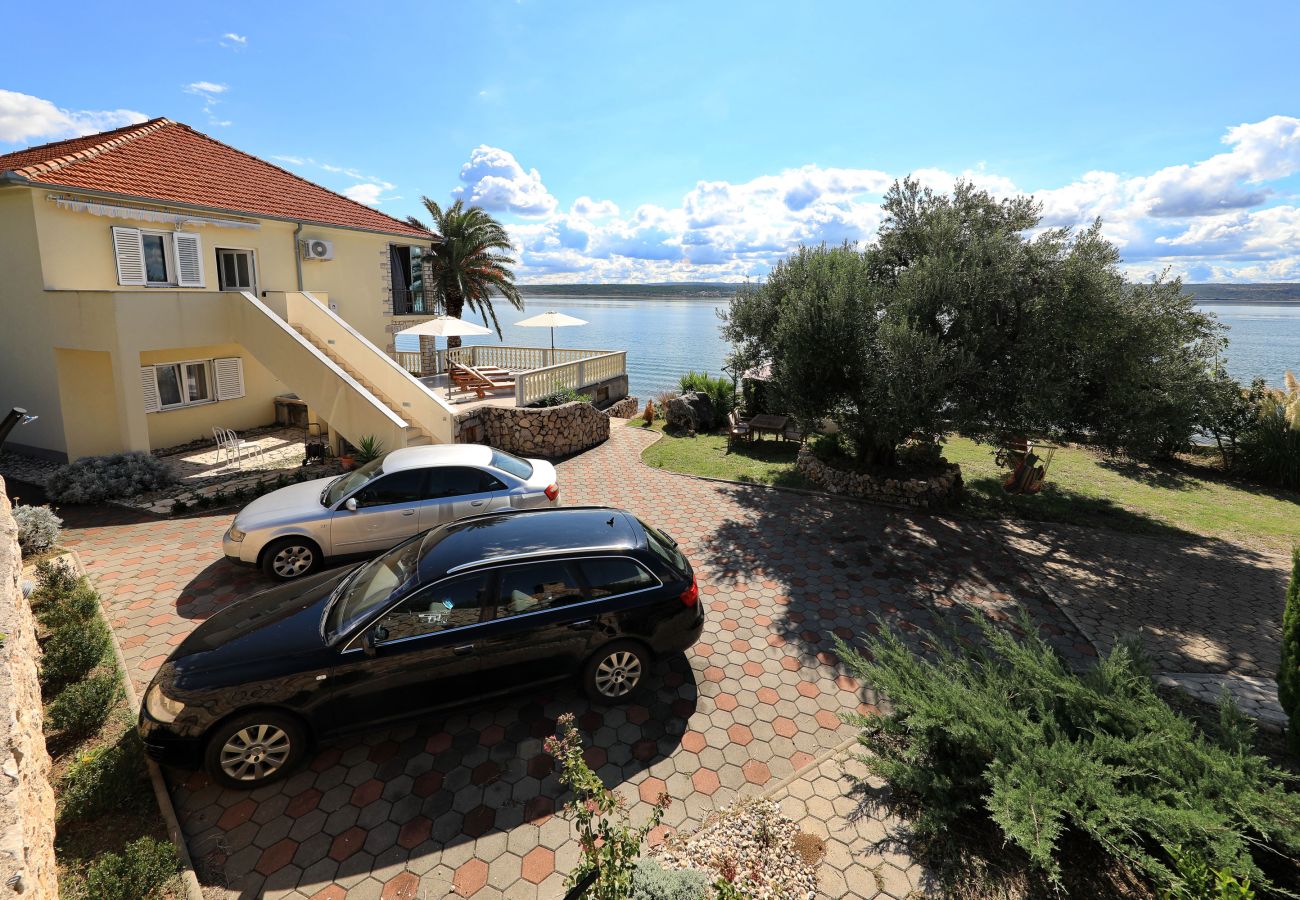Ferienwohnung in Maslenica - Ferienwohnung Laura 1 direkt am Meer