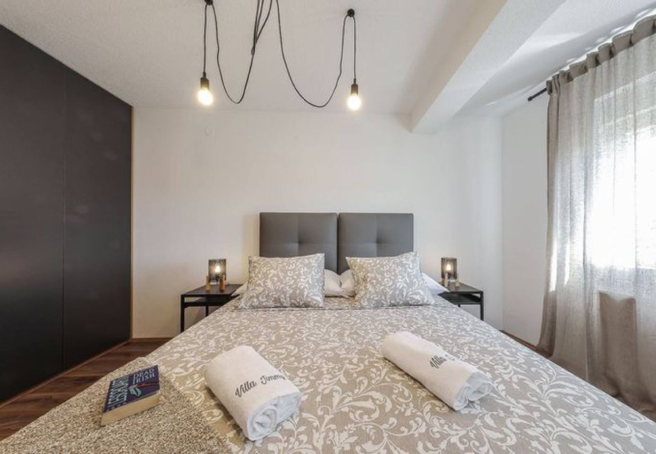 Villa in Starigrad - Villa Jimmy mit beheiztem Pool