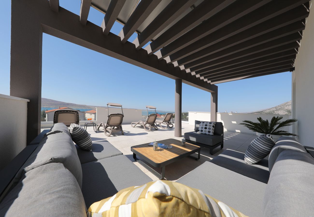Villa in Starigrad - Villa Jimmy mit beheiztem Pool