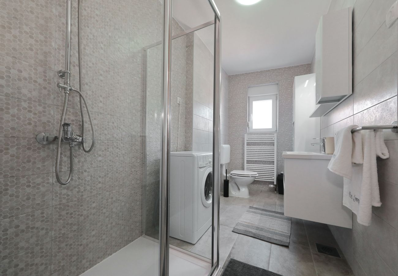 Villa in Starigrad - Villa Jimmy mit beheiztem Pool