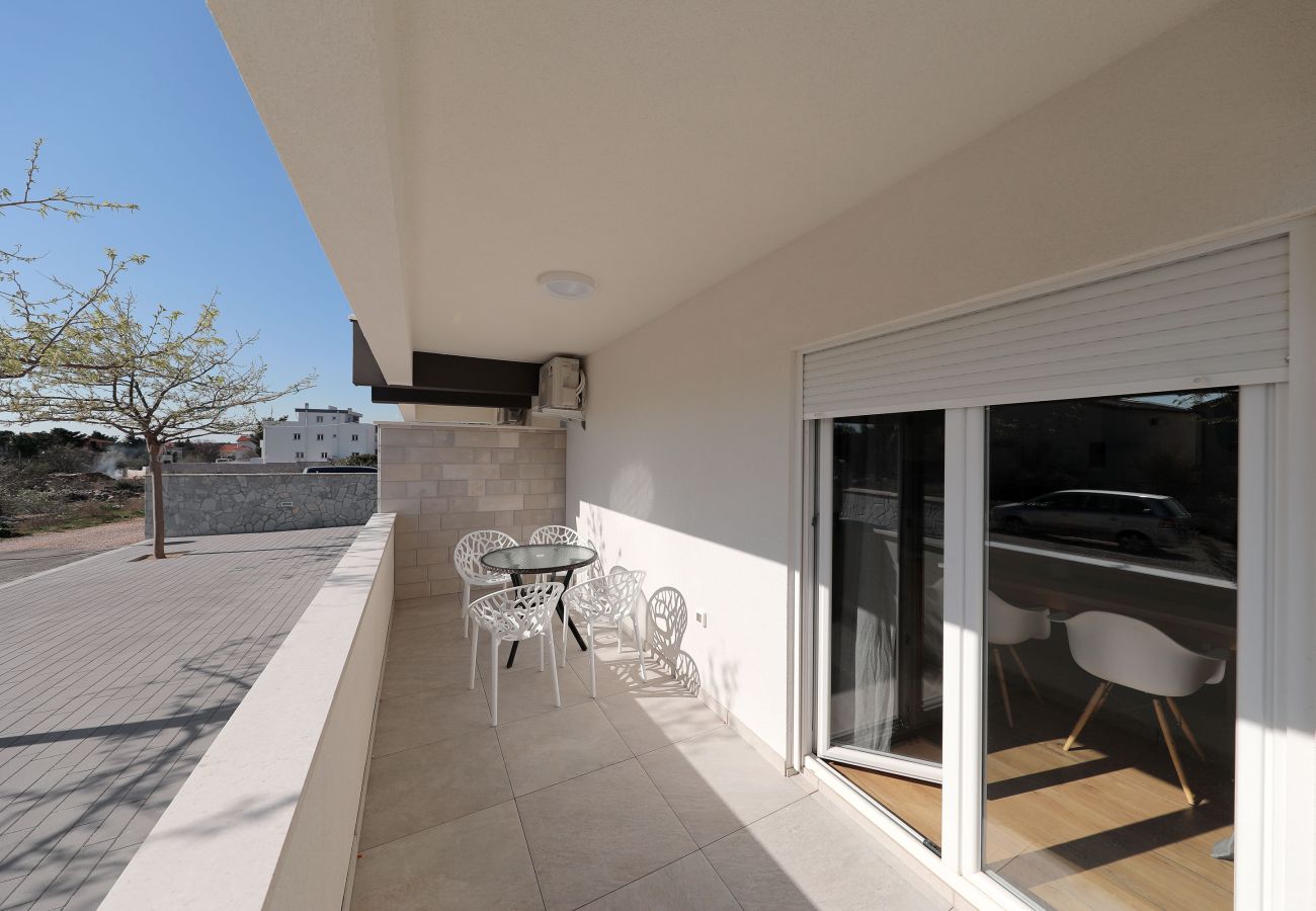 Villa in Starigrad - Villa Jimmy mit beheiztem Pool