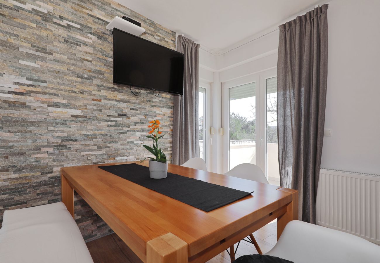 Villa in Starigrad - Villa Jimmy mit beheiztem Pool