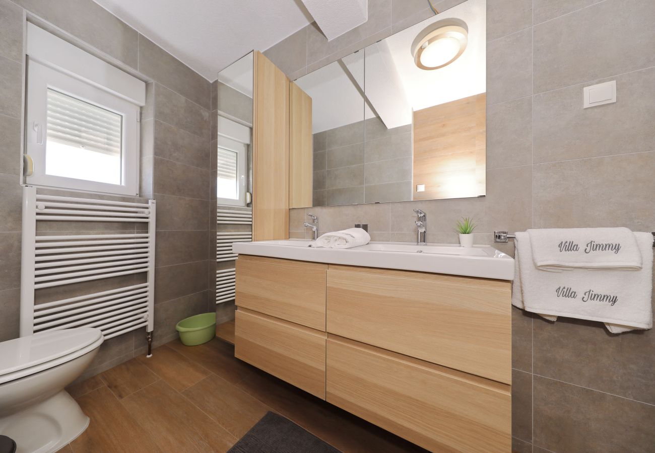 Villa in Starigrad - Villa Jimmy mit beheiztem Pool