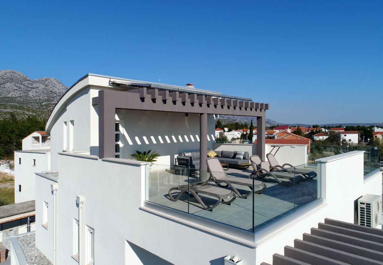 Villa in Starigrad - Villa Jimmy mit beheiztem Pool