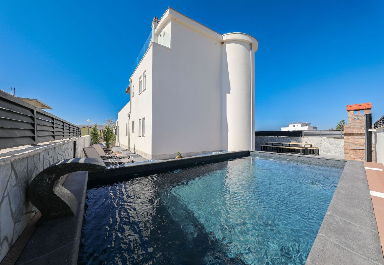 Villa in Starigrad - Villa Jimmy mit beheiztem Pool