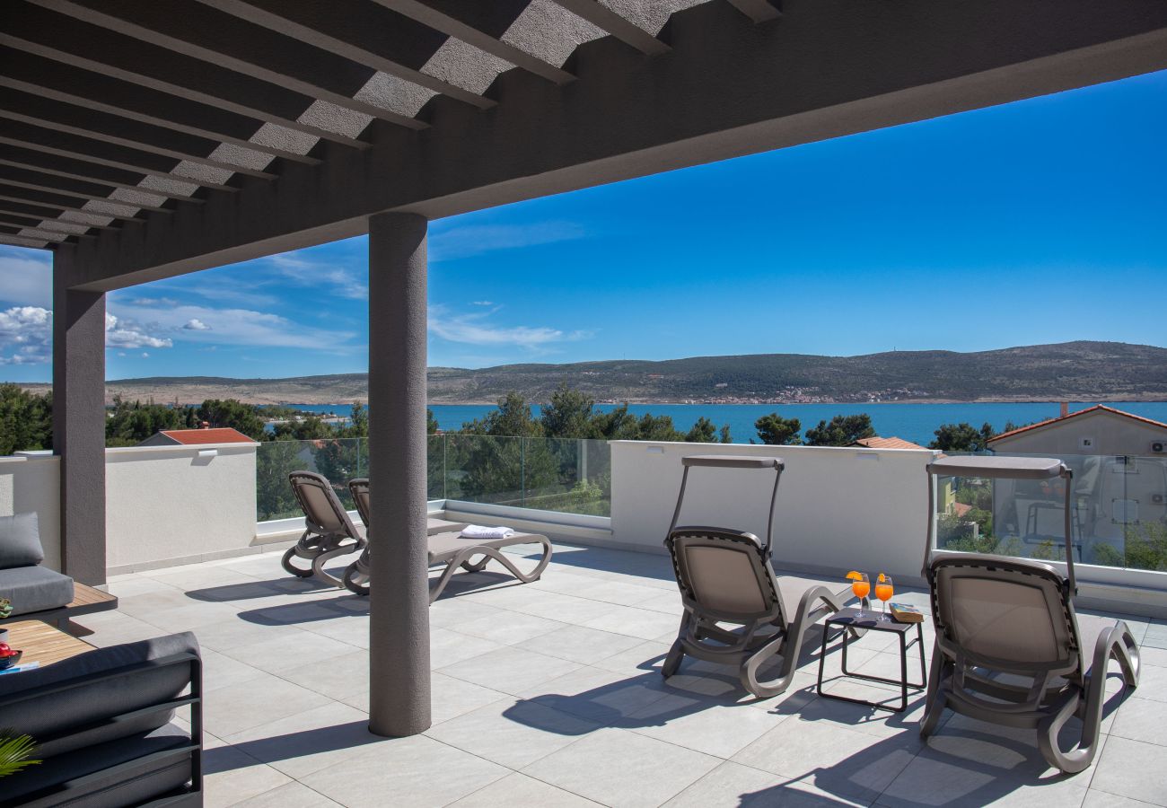 Villa in Starigrad - Villa Jimmy mit beheiztem Pool