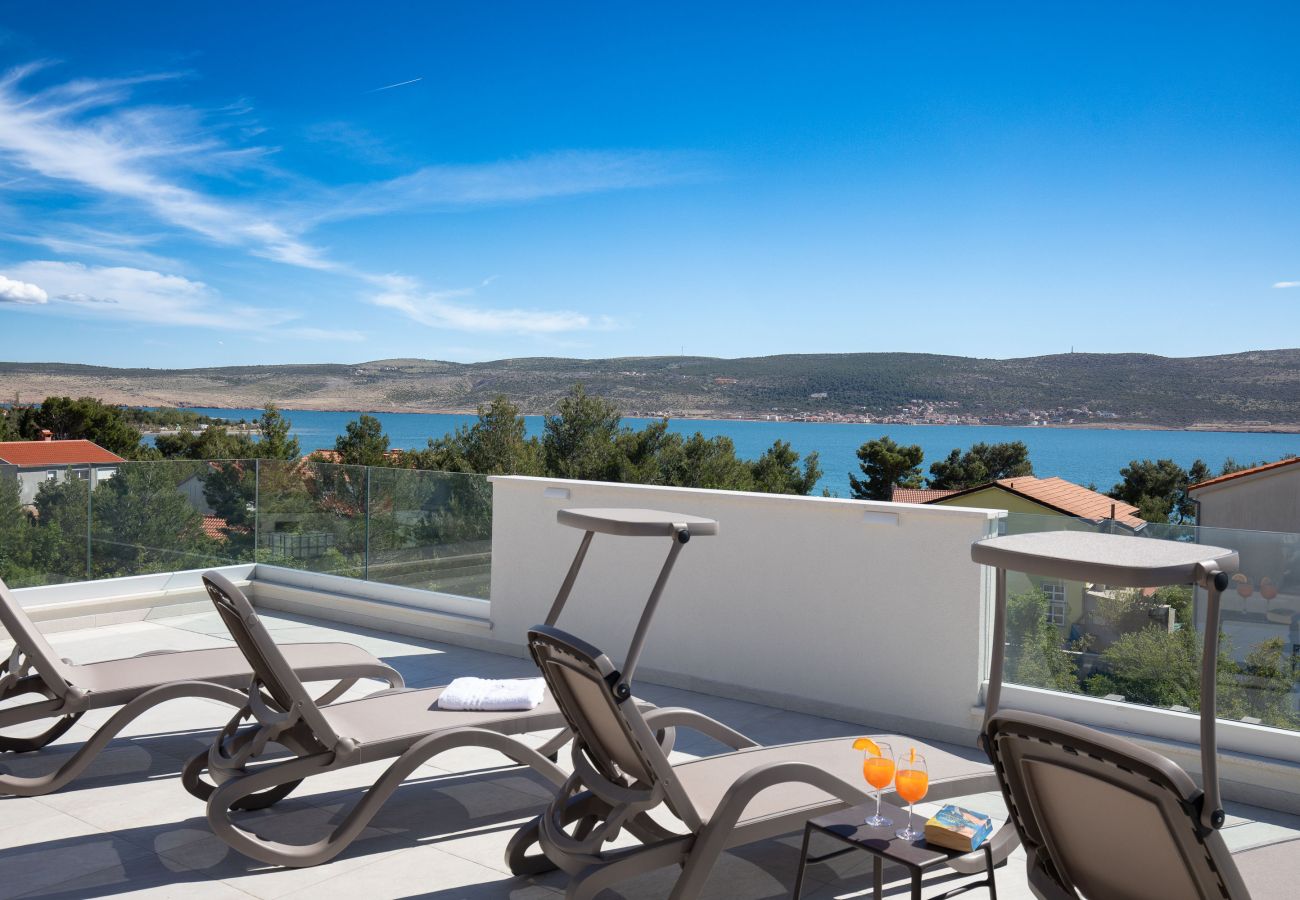 Villa in Starigrad - Villa Jimmy mit beheiztem Pool