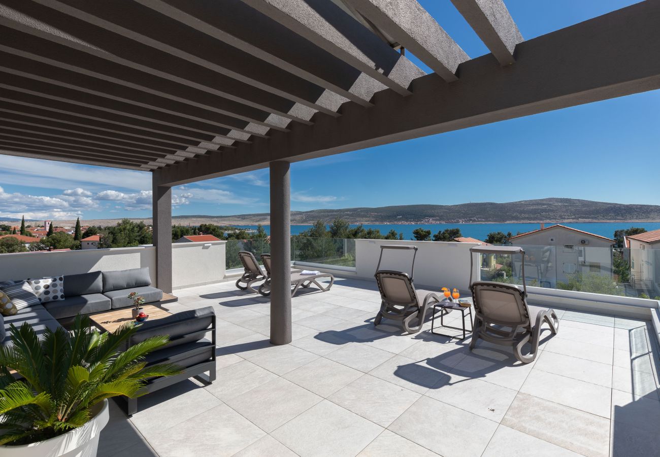 Villa in Starigrad - Villa Jimmy mit beheiztem Pool